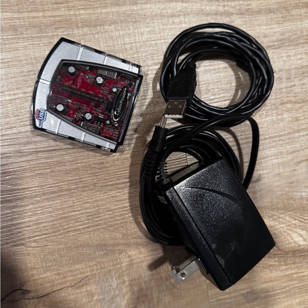 Cyberpower Silver & Black USB 2.0 4-port HUB with Charger and USB connector cord